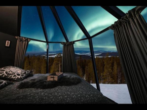 Mountain Glass Room Luxury getaway for two - wild nature experience in Sweden in Jokkmokk